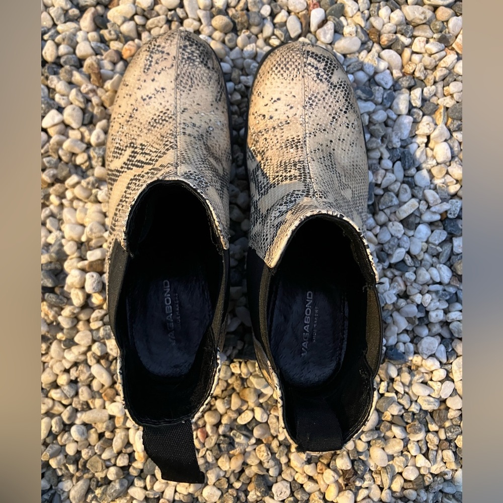 White Snakeskin Pattern Platform Boots - image 5